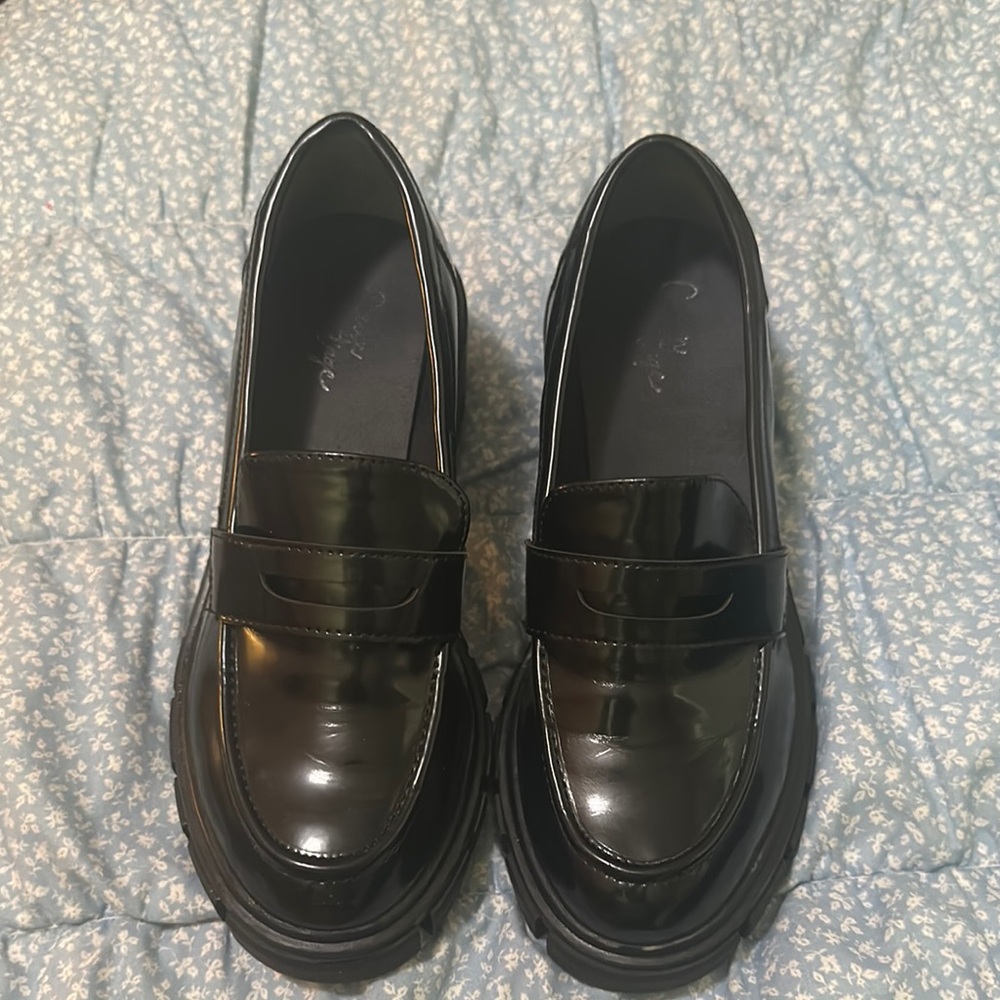 Crown Vintage Black Loafers